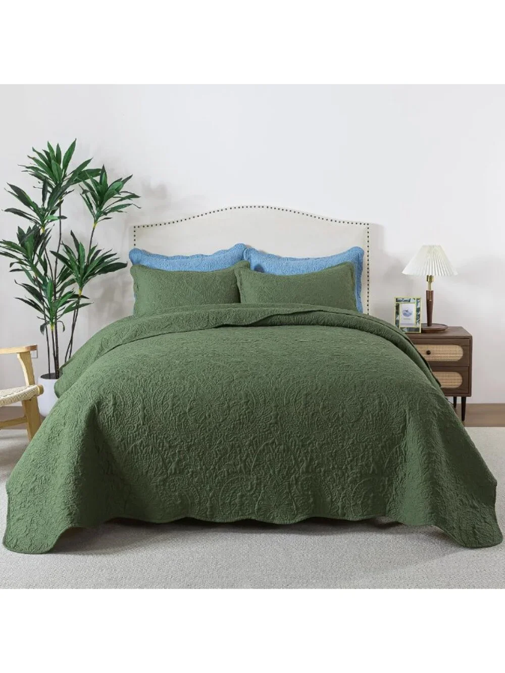 Lightweight King Quilt Set - 3 Piece Reversible Microfiber Bedspread for
